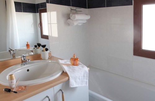 Carcassonne Hotel | Walking Distance to Parc de Bellevue in Historic Centre! Carcassonne w/Kitchen!