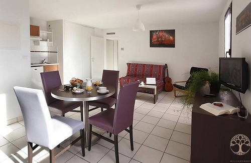 Carcassonne Hotel | Beautiful Views in the South of France! 2 Comfortable Units! Parking Available!