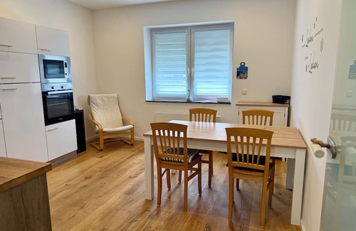 Rhein-Erft-Kreis District Apartamento | Central, fully furnished business apartment with own balcony. Garden