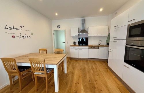 Rhein-Erft-Kreis District Apartamento | Central, fully furnished business apartment with own balcony. Garden