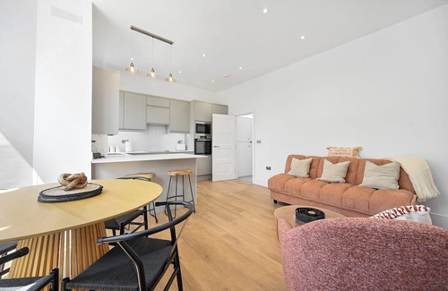 Harlesden Casa | Newly Refurbed 2 Bed Apartment 15 Minutes From West End