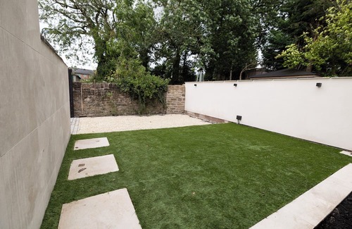 Stockport Casa | The Oak Dene is a beautifully designed retreat in High Lane that blends sophisticated style with everyday comfort. Finished to an exceptional standard and a calm neutral palette that creates a sense of modern elegance from the moment you walk in.