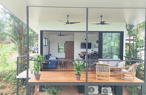 Uvita Cabina | 🌿 River Lodge — Your Jungle Hideaway in the Heart of Uvita. Walk everywhere!