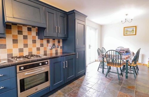 Omagh Cabaña | THE SPERRIN GETAWAY, pet friendly, with open fire in Omagh