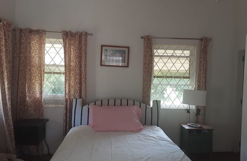 Hopefield Cama Y Desayuno | A Hidden Bed & breakfast with live-in host Private, Peaceful with Plunge pool.