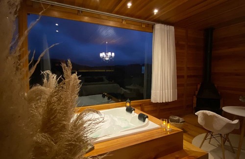 Rancho Queimado Chalet De Esquí | Romantic Getaway with Jacuzzi and Breakfast in Rancho Queimado