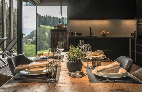 Selva di Val Gardena Chalet De Esquí | Chalet 'L Piz Dolomites' with Mountain View, Private Terrace and Wi-Fi