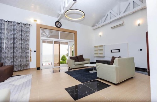 Victoria Borg Casa | Spacious 6-bedroom Beach house with pool at unique location