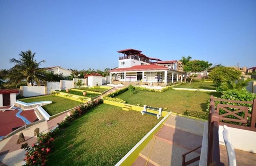 Victoria Borg Casa | Spacious 6-bedroom Beach house with pool at unique location