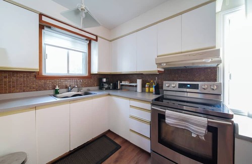 Montreal Casa | House in Center Brossard-mins to REM station/hwy