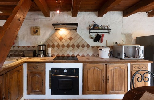 Beaumont Casa | Holiday Home 'Cœur Ardèche' with Mountain View and Private Garden