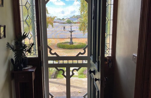 East Devonport Casa | Rosevilla Heritage Home in East Devonport with private parking and free WiFi