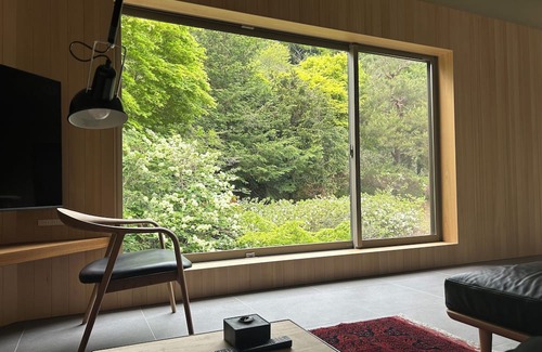 Hida Takayama Onsen Villa | A single building rental with privacy, quiet and security. The 200-square-meter space can comfortably accommodate two to four people. A full range of services tailored to the needs of guests is also available.