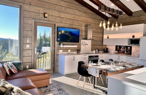 Courtenay Cabina | Sunset Lodge