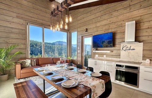Courtenay Cabina | Sunset Lodge