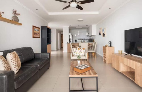 Escazu Condominio | Beautiful Condo just steps from Avenida Escazu in an unbeatable location