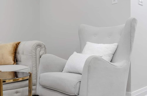 Vaughan Casa | Vaughan cozy room near Wonderland with office workspace with internet