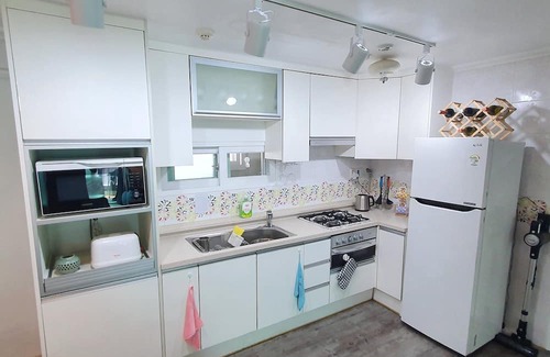 Seogyo-dong Apartamento | COMFY - 2 Bedrooms - Elevator/Terrace in Heart of Hongdae- 4 mins walk to subway