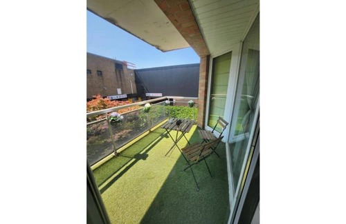 Ganshoren Apartamento | Bright apartment with private terrace right next to the Basilix