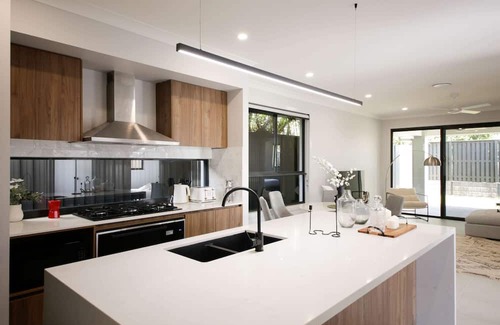 Rochedale Casa | 🌟4BR Designer Home | 5★Luxury, FamilySafe | CBD+Airport Proximit