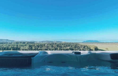 Tawharanui Casa | Omakana House, Omakana House - Sunrise Views, Spa & Scenic Deck