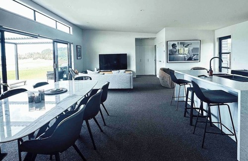 Tawharanui Casa | Omakana House, Omakana House - Sunrise Views, Spa & Scenic Deck