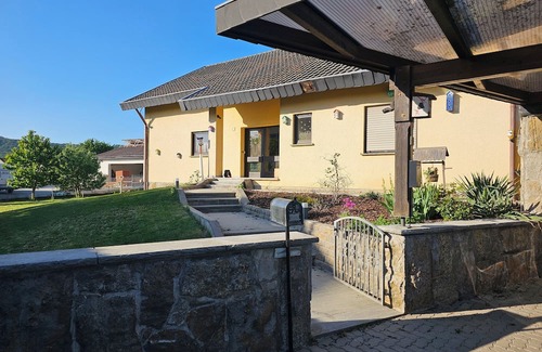 Wiesenbronn Apartamento | 105 m² of comfort with billiard table and large balcony. Pet friendly!