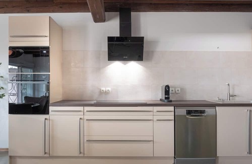 Marlenheim Cama Y Desayuno | The secret garden, spacious house with parking.