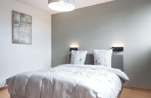 Marlenheim Cama Y Desayuno | The secret garden, spacious house with parking.