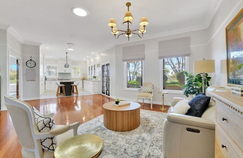 Cotswold Hills Casa | Expansive Toowoomba Retreat with Garden BBQ
