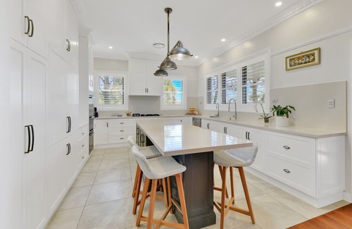 Cotswold Hills Casa | Expansive Toowoomba Retreat with Garden BBQ
