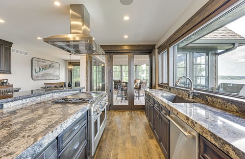Peru Casa | River Views + Wraparound Deck: Dubuque Getaway