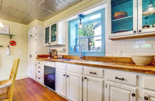 Trappe Casa | Charming Victorian Farmhouse on Historic Main St