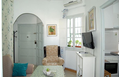 Nervion Apartamento | Apartment on 3rd floor, in commercial and leisure area. Good location.