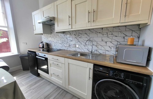 Victorian Quarter Apartamento | Top Location - Newly Refurbed 2BD, Sleeps 6 W/Loft