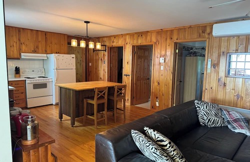 Stanstead Township Cabaña | Charming 3-bedroom cottage in lovely Magog area with AC.