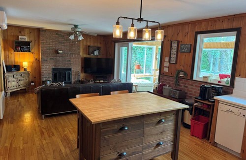 Stanstead Township Cabaña | Charming 3-bedroom cottage in lovely Magog area with AC.