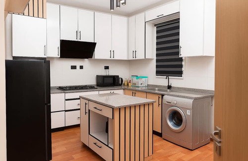 Ajah Apartamento | Modern Luxe Apartment w/Gym & Pool