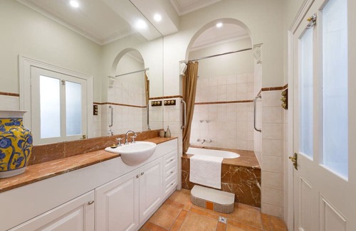 Albury Apartamento | Porters Cottage Grande (two units)