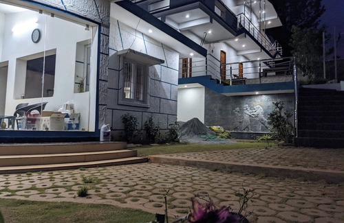 Ooty Cabaña | Beautiful 7 Separate bedroom cottage and container wood house in Ooty