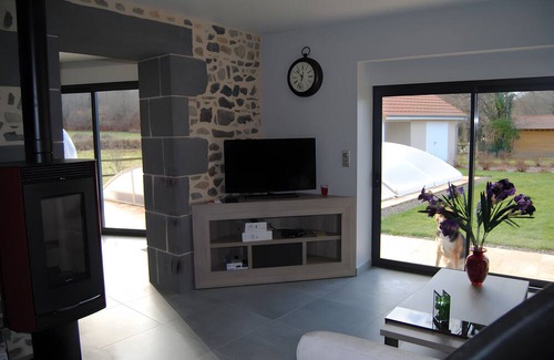 Manzat Casa | Gîte 'Des Taravelles' with private pool, private terrace, and Wi-Fi