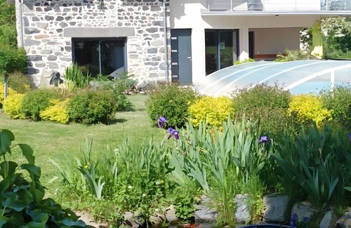 Manzat Casa | Gîte 'Des Taravelles' with private pool, private terrace, and Wi-Fi
