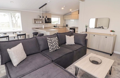 Hasguard Cross Cabaña | DOLPHIN, family friendly, with a garden in Broad Haven