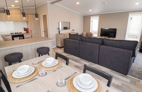 Hasguard Cross Cabaña | DOLPHIN, family friendly, with a garden in Broad Haven