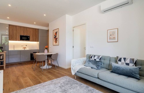 Leca da Palmeira Apartamento | Sleek and Modern Flat w/Private Garage by HostWise