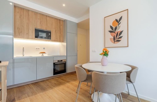 Leca da Palmeira Apartamento | Sleek and Modern Flat w/Private Garage by HostWise