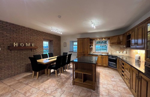 Donore Casa | Stone House, Boyne Valley Views nSleeps 10, 5 Bedroom 30 mins to Dublin airport