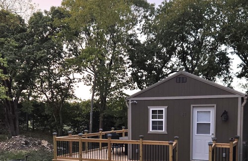 La Cygne Cabina | Enjoy our new cabin at Linn Valley Lakes Kansas. Gated community for safety.