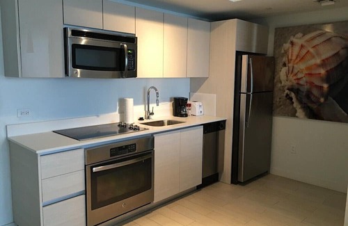 Hallandale Beach Apartamento | BeachWalk Condo with Beach Club, 2bed 2bath