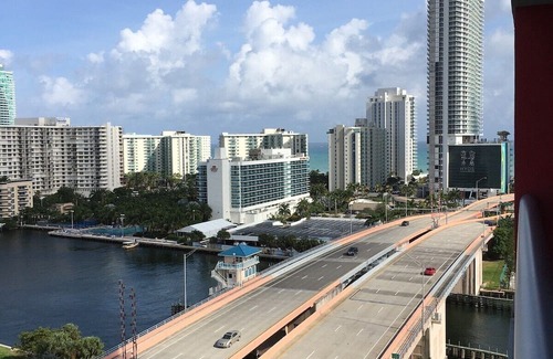Hallandale Beach Apartamento | BeachWalk Condo with Beach Club, 2bed 2bath